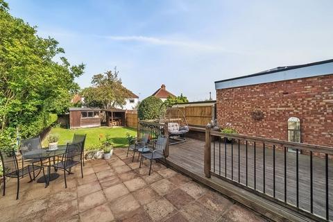 8 Martin Road, Guildford, GU2 9NX
