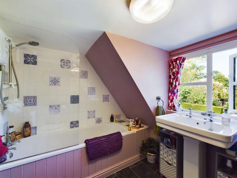 En-suite bathroom