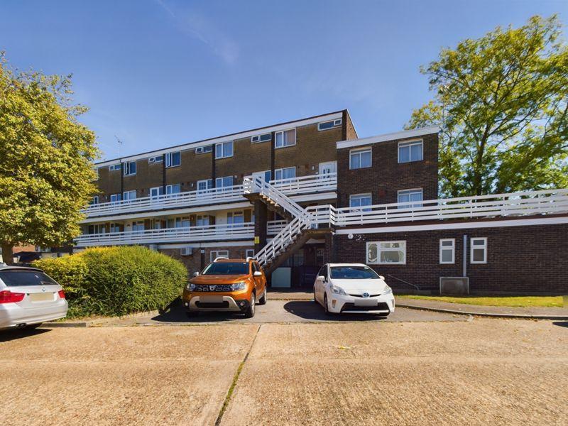 Peartree Close, South Ockendon 3 bed to rent £1,350 pcm (£312 pw)