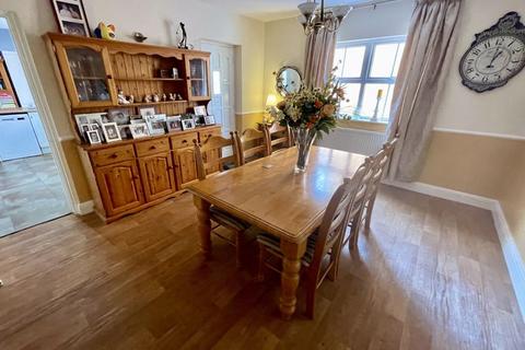 4 bedroom semi-detached house for sale, Cores End Road, Bourne End SL8