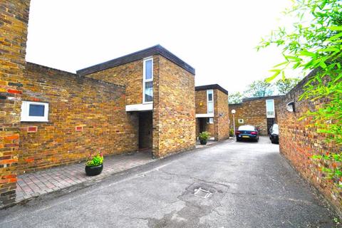 3 bedroom terraced house to rent, Acacia Grove, New Malden