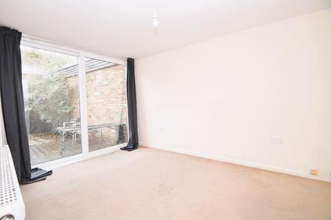 3 bedroom terraced house to rent, Acacia Grove, New Malden