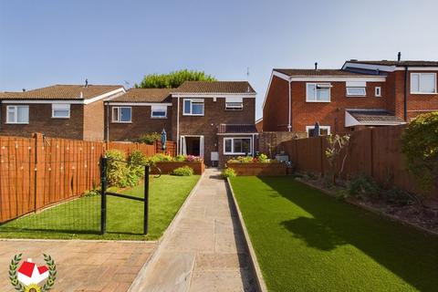 53 Campion Close, Gloucester, GL4 6YQ