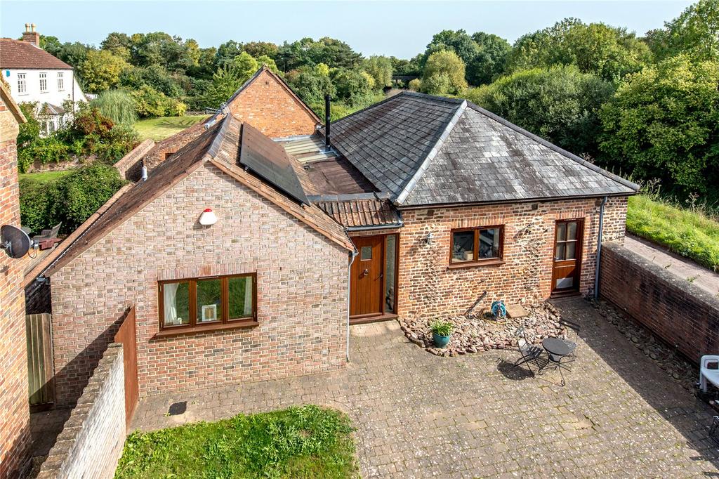Hyde Lane, Bathpool, Taunton, Somerset, TA2 4 bed detached house for