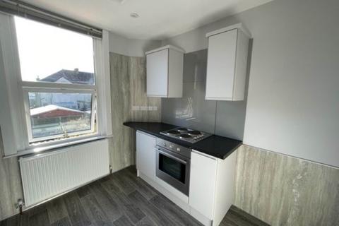 2 bedroom flat to rent - Brighton Road, Weston-super-Mare, North Somerset
