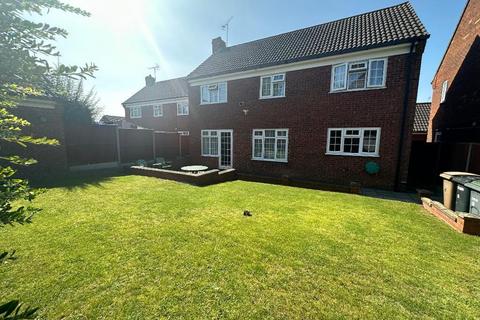 18 Binham Close, Luton, LU2 7AR