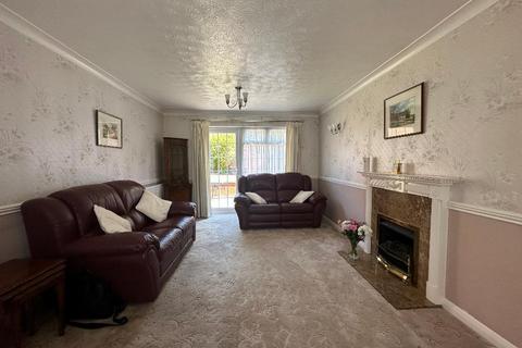 18 Binham Close, Luton, LU2 7AR
