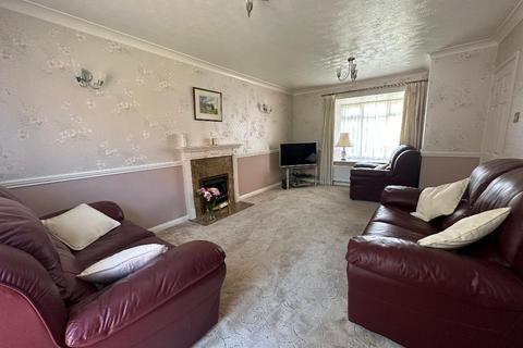 18 Binham Close, Luton, LU2 7AR