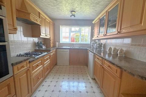 18 Binham Close, Luton, LU2 7AR