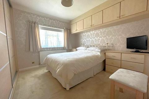 18 Binham Close, Luton, LU2 7AR