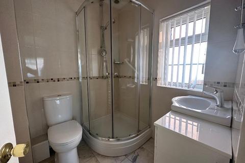 18 Binham Close, Luton, LU2 7AR