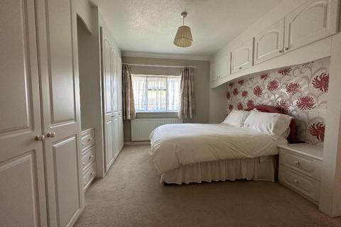 18 Binham Close, Luton, LU2 7AR
