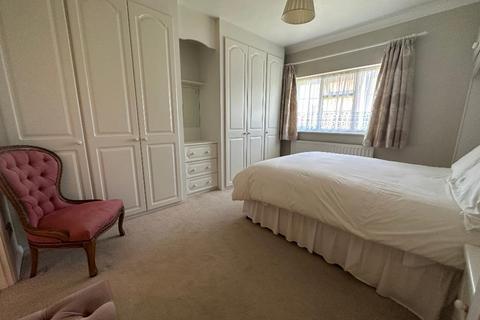 18 Binham Close, Luton, LU2 7AR