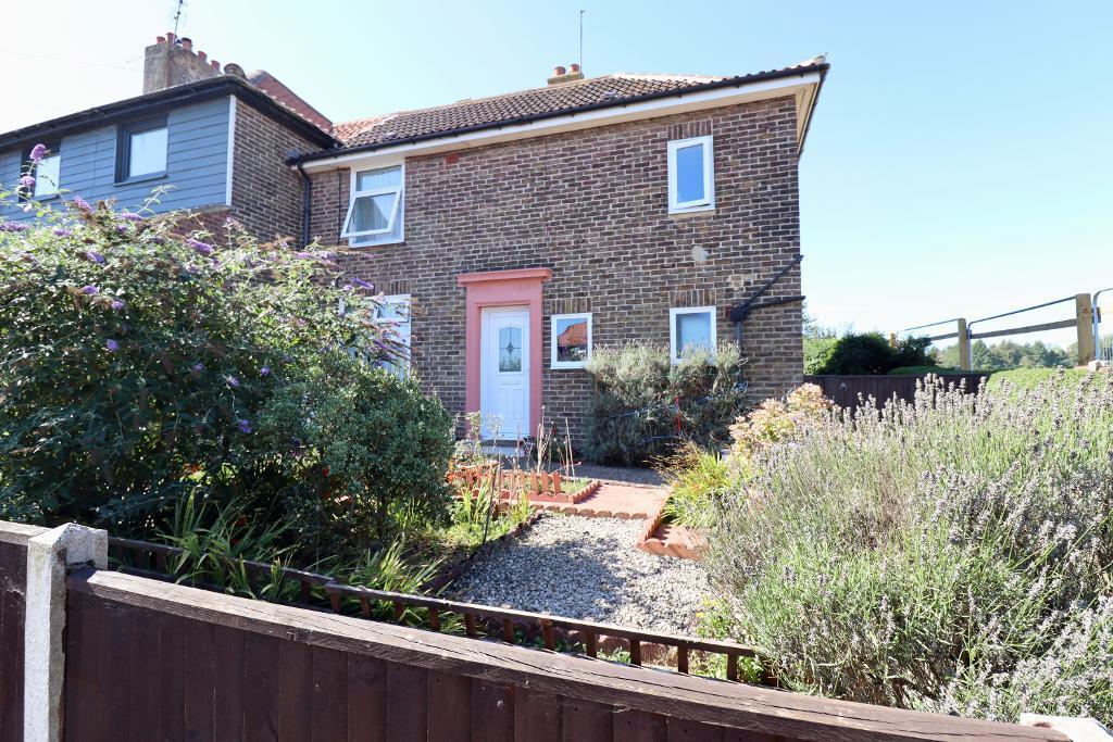 Bell Grove, Aylesham, Canterbury, Kent, CT3 3AT 3 bed end of terrace