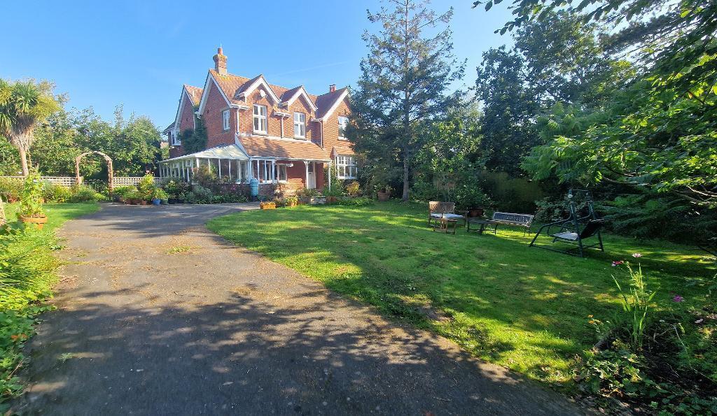Lane End Road, Bembridge, Isle of Wight, PO35 5SU 5 bed detached house