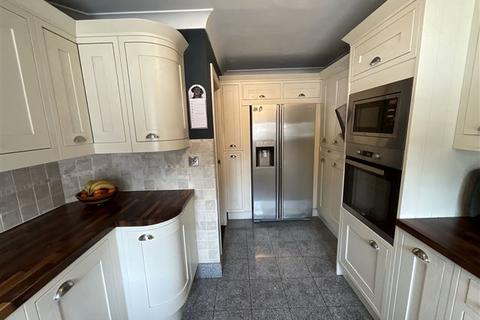 55 Pickard Crescent, Sheffield, S13 8EY
