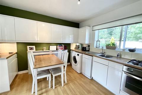23 Ravenscroft Crescent, Sheffield, S13 8PP