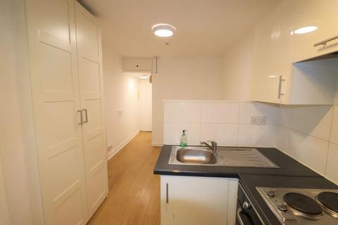 Studio to rent, Fitzjohns Ave NW3