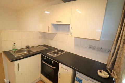 Studio to rent, Fitzjohns Ave NW3