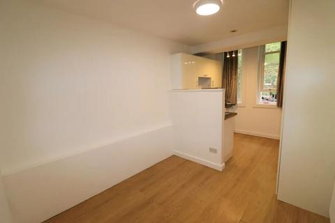 Studio to rent, Fitzjohns Ave NW3