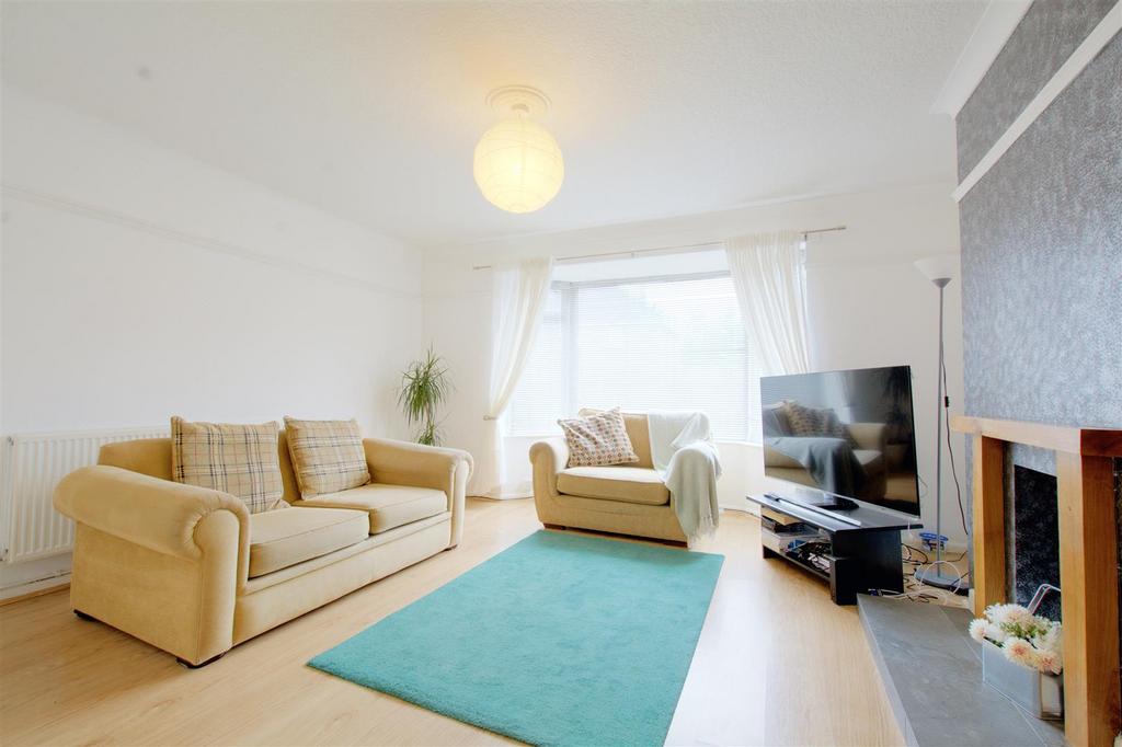 Fernwood Crescent, Wollaton 3 bed semidetached house for sale £300,000