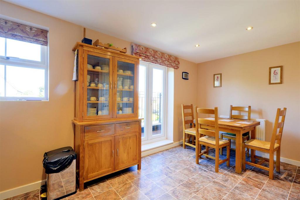 Kitchen Diner 1.jpeg