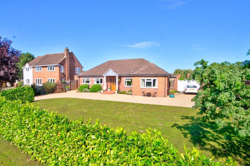 Stratford Road, Honeybourne, Evesham 3 bed bungalow for sale £575,000