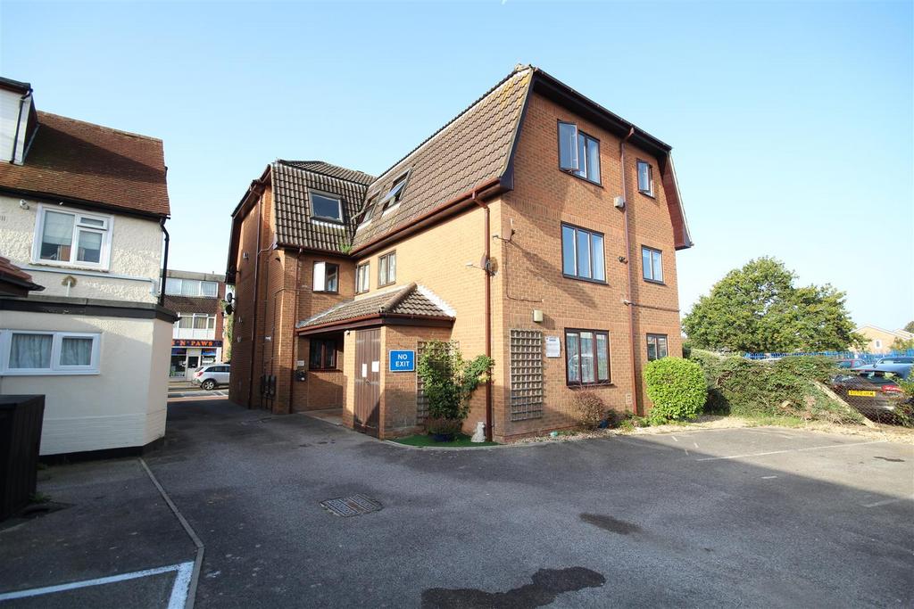 Lymington Road, New Milton Studio £700 pcm (£162 pw)
