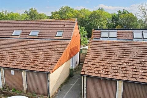 14 Gibbwin, Great Linford, Milton Keynes, MK14 5DJ