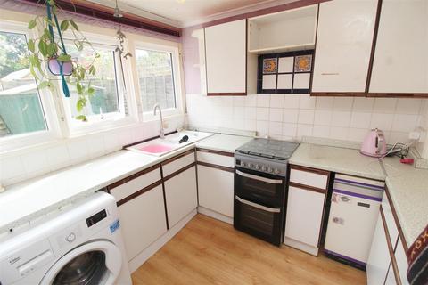 14 Gibbwin, Great Linford, Milton Keynes, MK14 5DJ