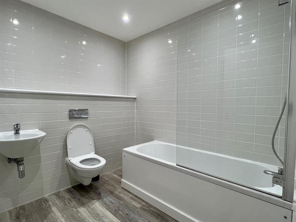 Family Bathroom.jpg