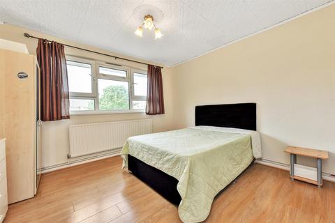 2 bedroom apartment to rent, Studley Road, Stockwell