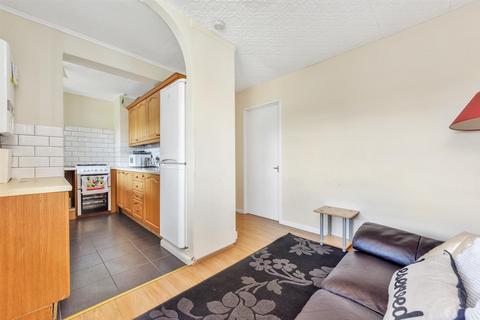 2 bedroom apartment to rent, Studley Road, Stockwell