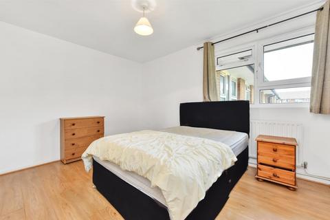 2 bedroom apartment to rent, Studley Road, Stockwell