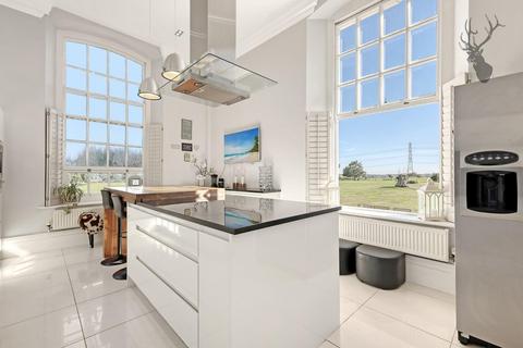 3 Hill Hall, Theydon Mount, Epping, CM16 7QQ