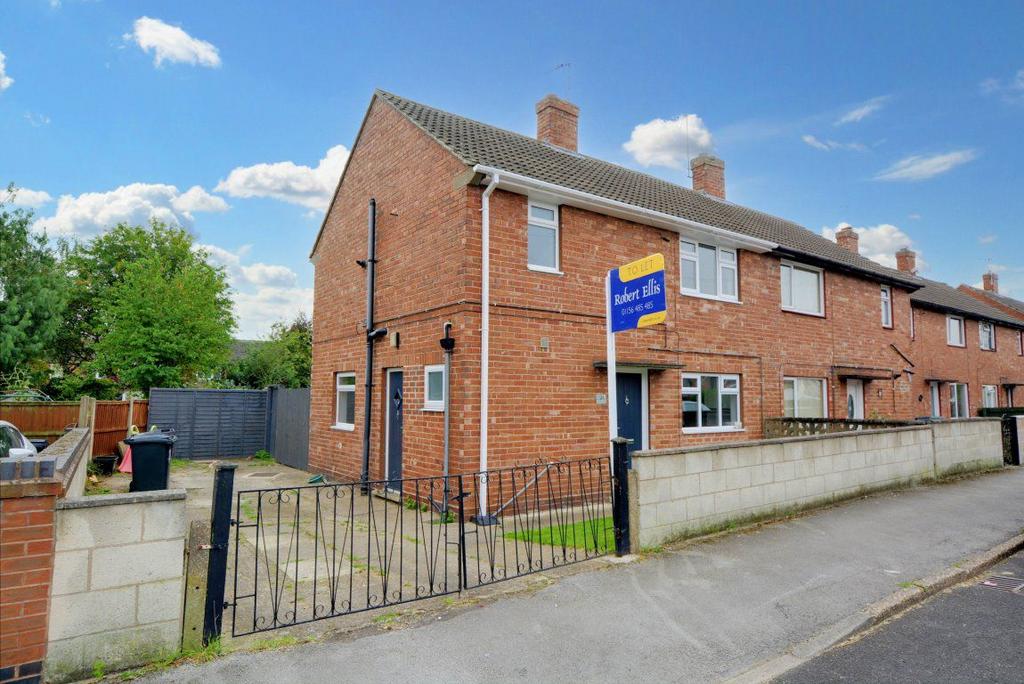 Foxwood Grove, Calverton, NG14 6JF 3 bed semidetached house £995 pcm