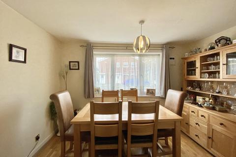11 Cheviot Close, Harlington, Hayes, UB3 5LR