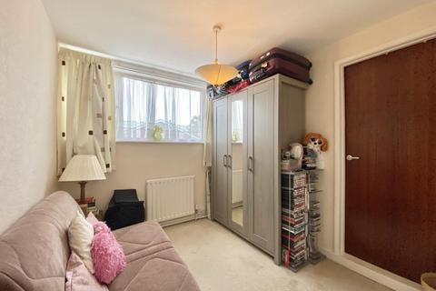 11 Cheviot Close, Harlington, Hayes, UB3 5LR