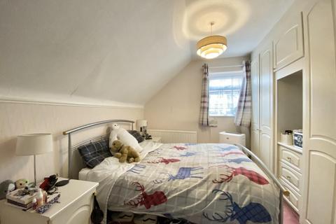 11 Cheviot Close, Harlington, Hayes, UB3 5LR