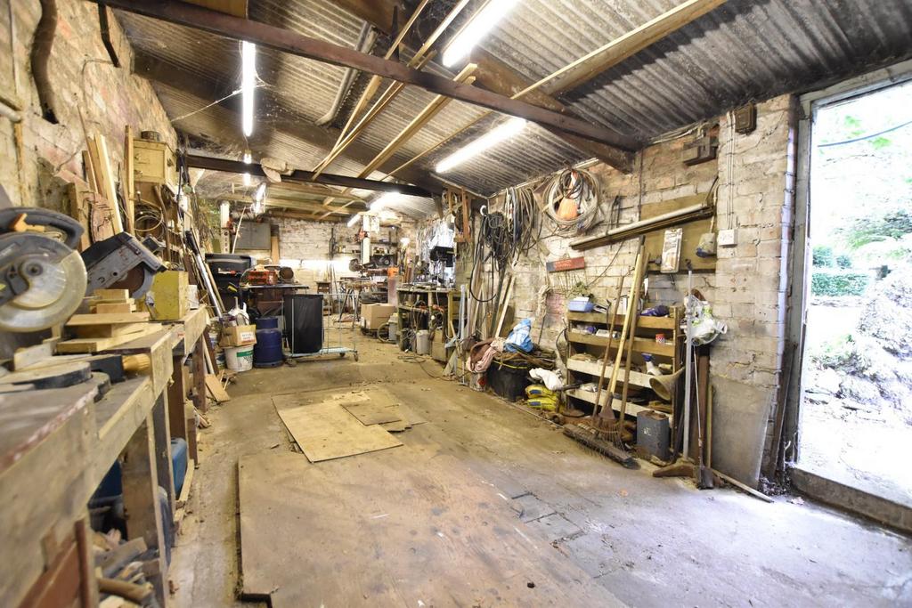 Garage / Workshop