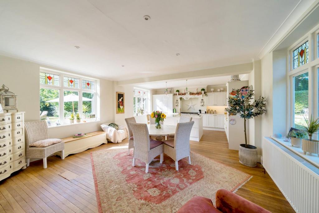 Mallorie Park Drive, Ripon 6 bed detached house £800,000