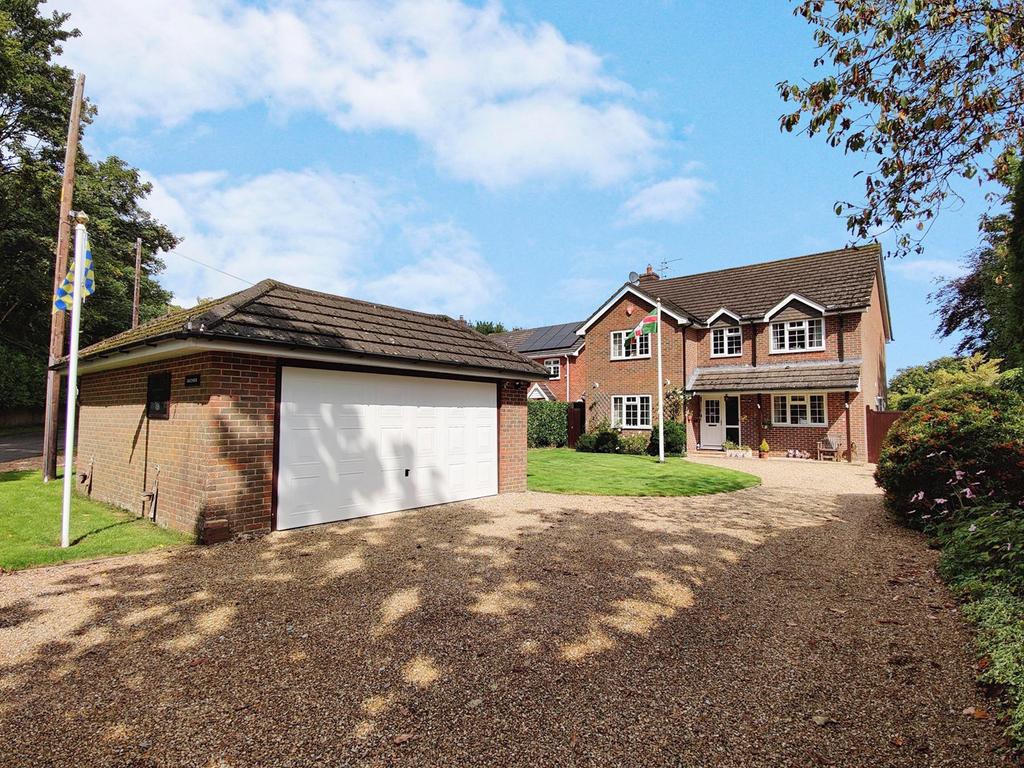 Manchester Road, Sway, Lymington, SO41 4 bed detached house for sale