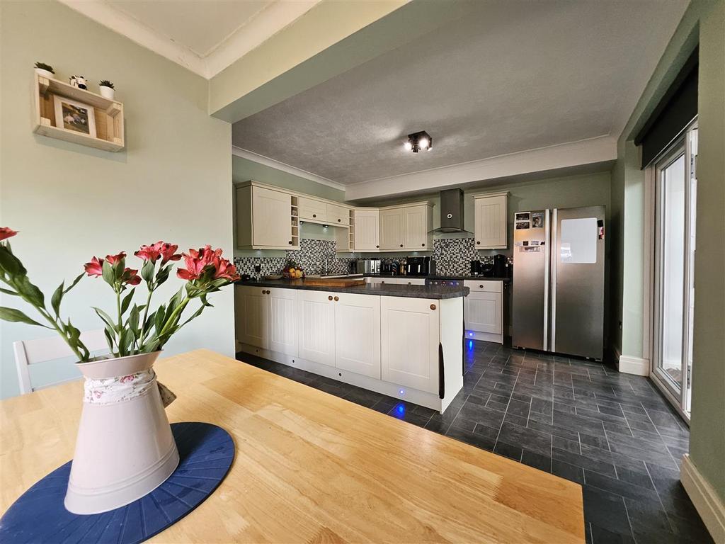 Open plan dining kitchen