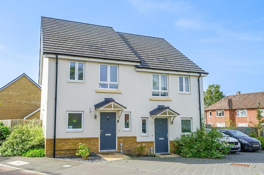 Liddell Way, Leighton Buzzard 2 bed semidetached house for sale £325,000