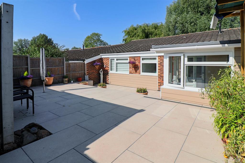 4 Brett Green, Upper Layham, Ipswich, Suffolk, IP7 5LX 2 bed terraced