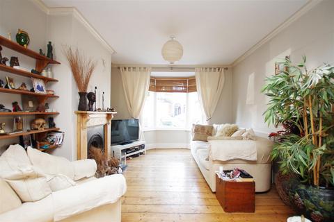 34 Avenue Road, Swindon, SN1 4BZ