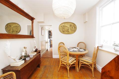 34 Avenue Road, Swindon, SN1 4BZ