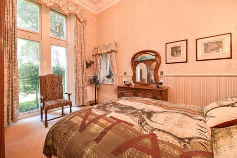 2 bedroom flat for sale, Highlands Gardens, St. Leonards-On-Sea