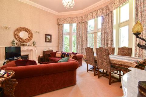 2 bedroom flat for sale, Highlands Gardens, St. Leonards-On-Sea