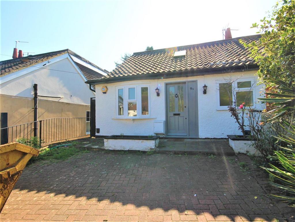 Loughton Way, Buckhurst Hill 2 bed semidetached bungalow £1,900 pcm